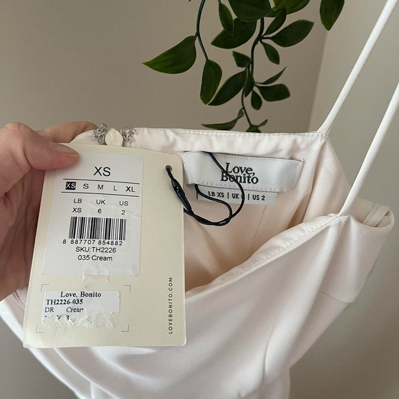 Love bonito side cut out pencil midi dress
Brand: Love Bonito - Picture 6 of 9